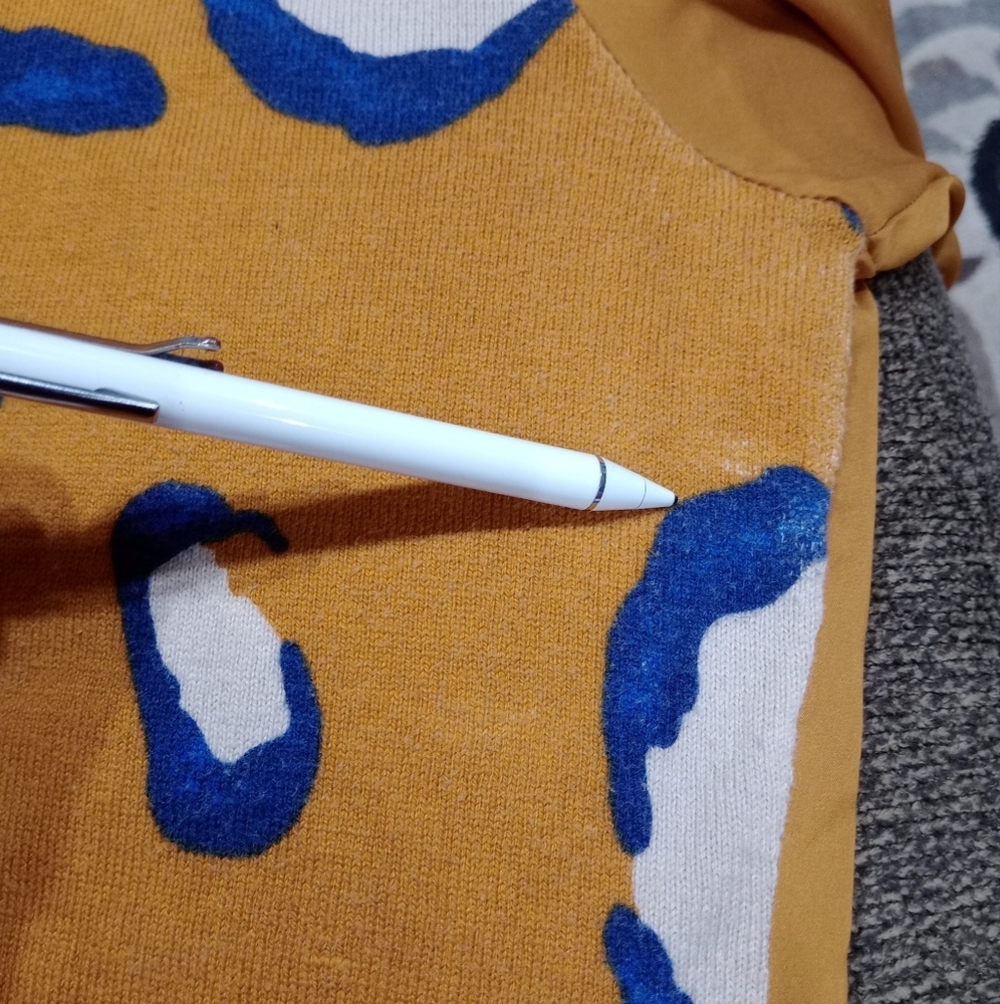 Stylish Women's Sweater with Blue and Tan Pattern - Picture 5 of 10